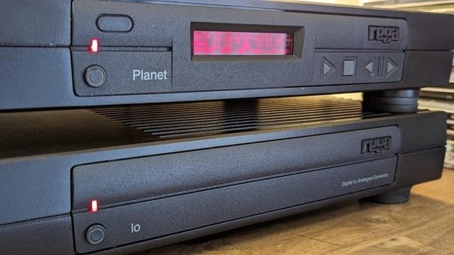 Mega Rare 1st edition Rega Planet CD Player Audiophile Quality one of the greatest Analog Sounding players ever made in great condition with original Remote Stunning