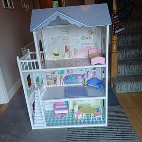 sadies toy doll house