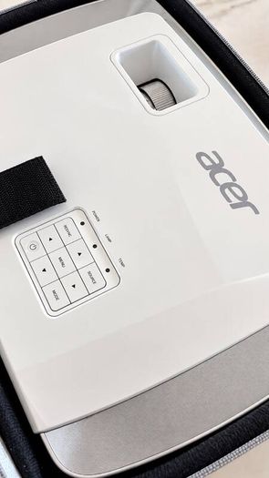 Acer H7550BD Full HD 1080p projector, lamp needs replacing