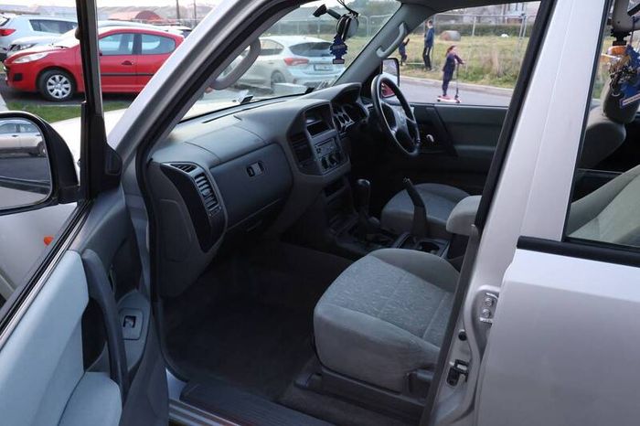 2000 Mitsubishi Pajero 3.5 V6 petrol