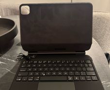 Belkin iPad magnetic keyboard case