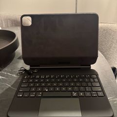 Belkin iPad magnetic keyboard case