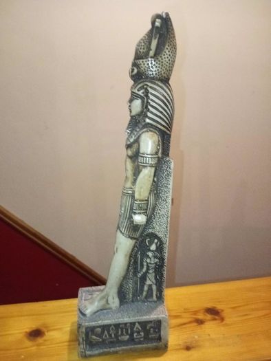 egyptian statue