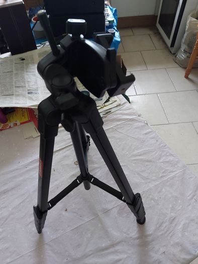 Camera Tripod with multiple extensions for increasing height and in excellent condition