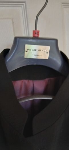 Black 2 piece mans Pierre Remon suit 42R