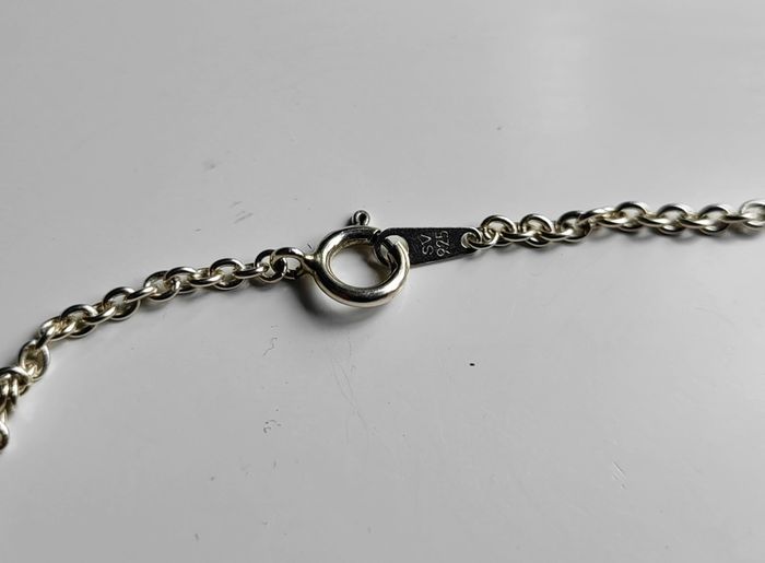 Women's silver pendant necklaces