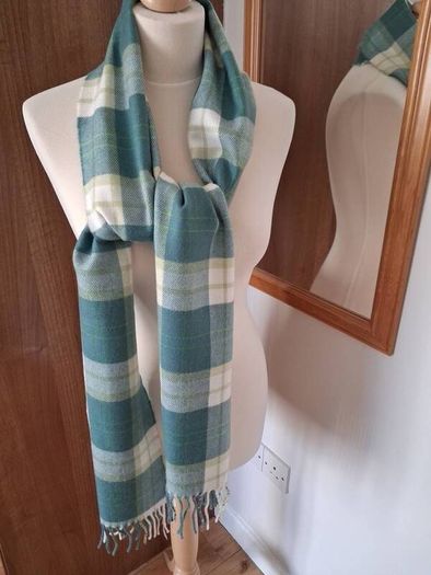 Beautiful New Avoca 100% Wool Scarf