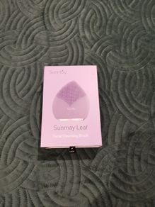 Facial cleaning brush