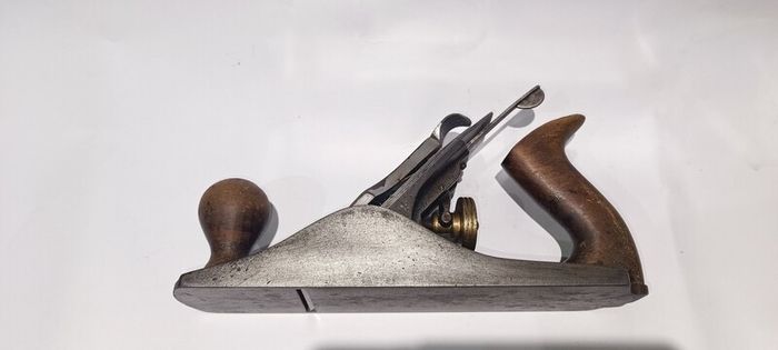 A Vintage Record No 4 Smoothing Plane ( with a spare Iron & Chip breaker)