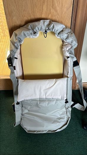 Hard back baby carrier