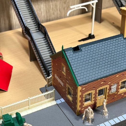 Hornby Branch Line Station OO Gauge Scale R.591 Boxed + Bridge + Extras