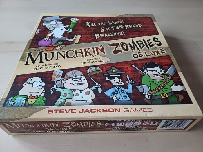 Munchkin Zombies Deluxe Board Game (Fantasy Horror Steve Jackson Games 2011)
