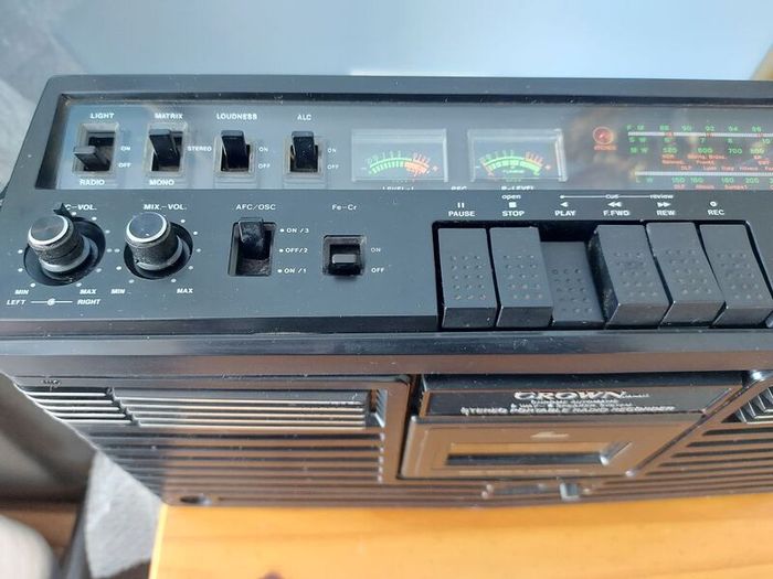 Vintage Crown CSC-630 FW Boombox / 4 Band Radio & Tape Deck.