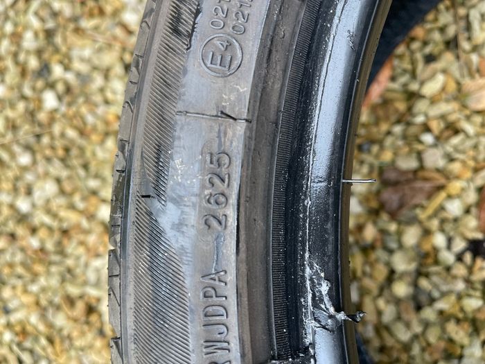 1x tyre 275/35/19