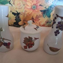 Royal Worcester "Evesham" cruet set