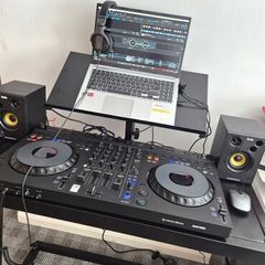 Alpha Theta GRV-6 with Dj stand and Hercules Speakers