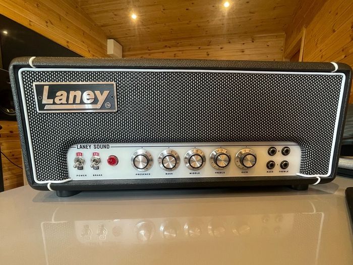Laney LA Studio.