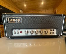 Laney LA Studio.
