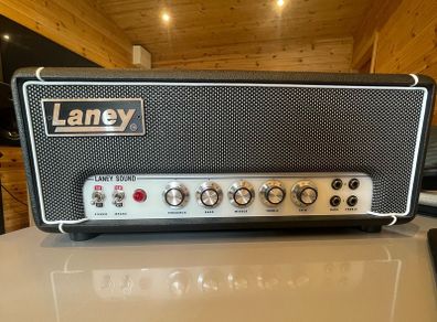 Laney LA Studio.