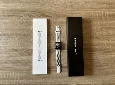 Apple Watch Series 7 Nike+ Edition Ultimate Bundle Deal