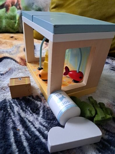 Wooden fish tank