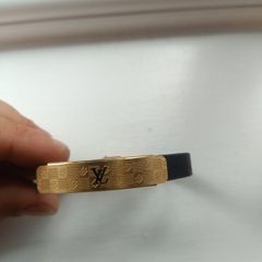 wrist  band LV