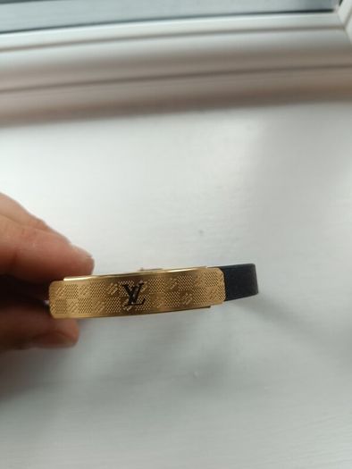 wrist  band LV