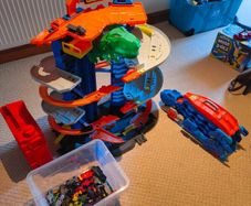 Hot Wheels T-Rex Garage + Transporter + Cars