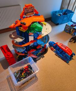 Hot Wheels T-Rex Garage + Transporter + Cars