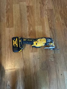 Dewalt muiltytool dcs355 with 4 amp battery