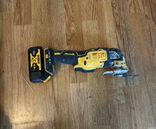 Dewalt muiltytool dcs355 with 4 amp battery