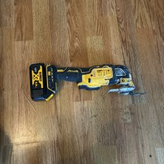 Dewalt muiltytool dcs355 with 4 amp battery
