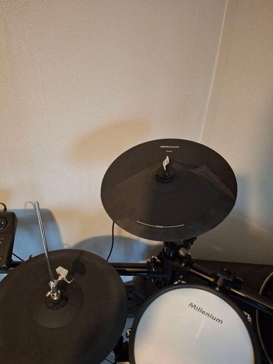 electronic drum kit