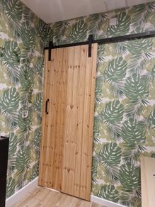 barn door with rail