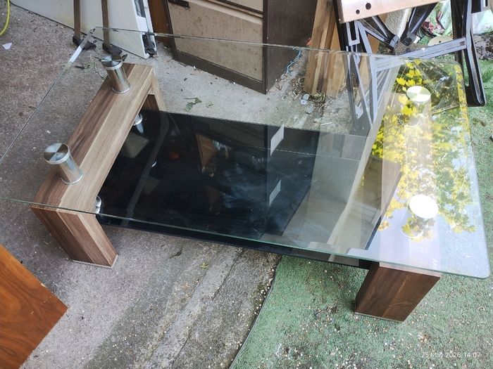 Glass coffee table (26181)