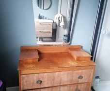 Dressing table / chest of drawers