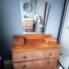 Dressing table / chest of drawers