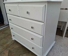 Chest of drawers