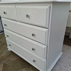 Chest of drawers