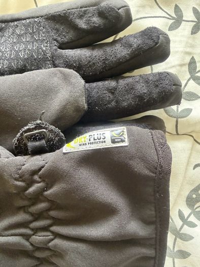 Ski Clothing (Jacket, Gloves, Socks,Snood/Grips)