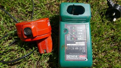MAKITA OE DC1414 Battery Charger and battery