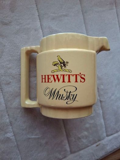 Vintage  Hewitts Whiskey Water Jug Made By Arklow Pottery 1960's Made  By Cork  Distilleries  Fir Hewitts  Ir Has A Chip & A Crack On Far Side  Its Rare  !