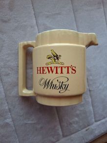 Vintage  Hewitts Whiskey Water Jug Made By Arklow Pottery 1960's Made  By Cork  Distilleries  Fir Hewitts  Ir Has A Chip & A Crack On Far Side  Its Rare  !