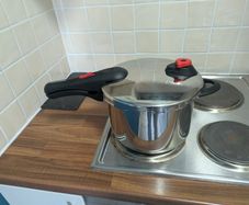 Almos Brandy New Amazon Basics stainless steel pressure cooker 6L