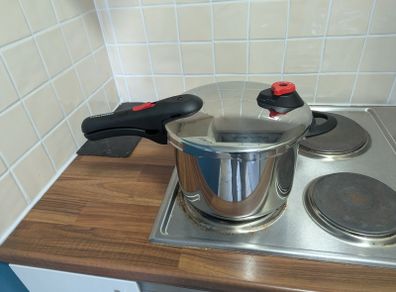 Almos Brandy New Amazon Basics stainless steel pressure cooker 6L