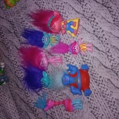 Trolls figures