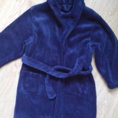 SALE E5  Dressing-gown. Age 3-4