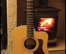 Taylor 210ce