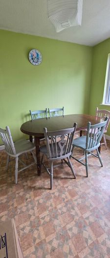 Table & Chairs