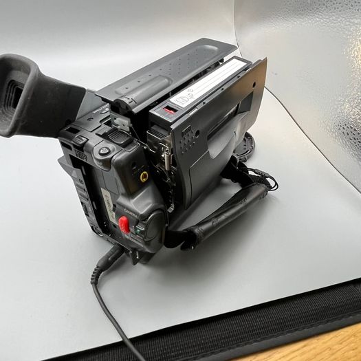Samsung VP-W87D Hi8 Camcorder - Tested and Working - No Battery